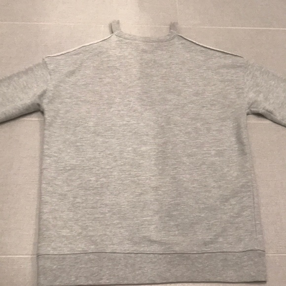 Gray cold shoulder sweater - Picture 3 of 3